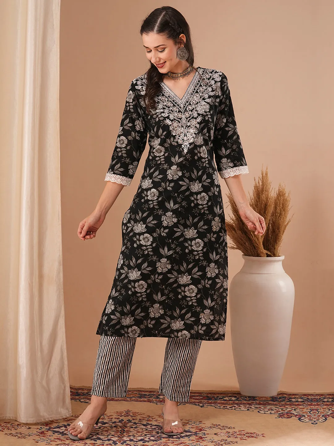 Ethnic Floral Printed & Embroidered Straight Fit Kurta with Pant - Black