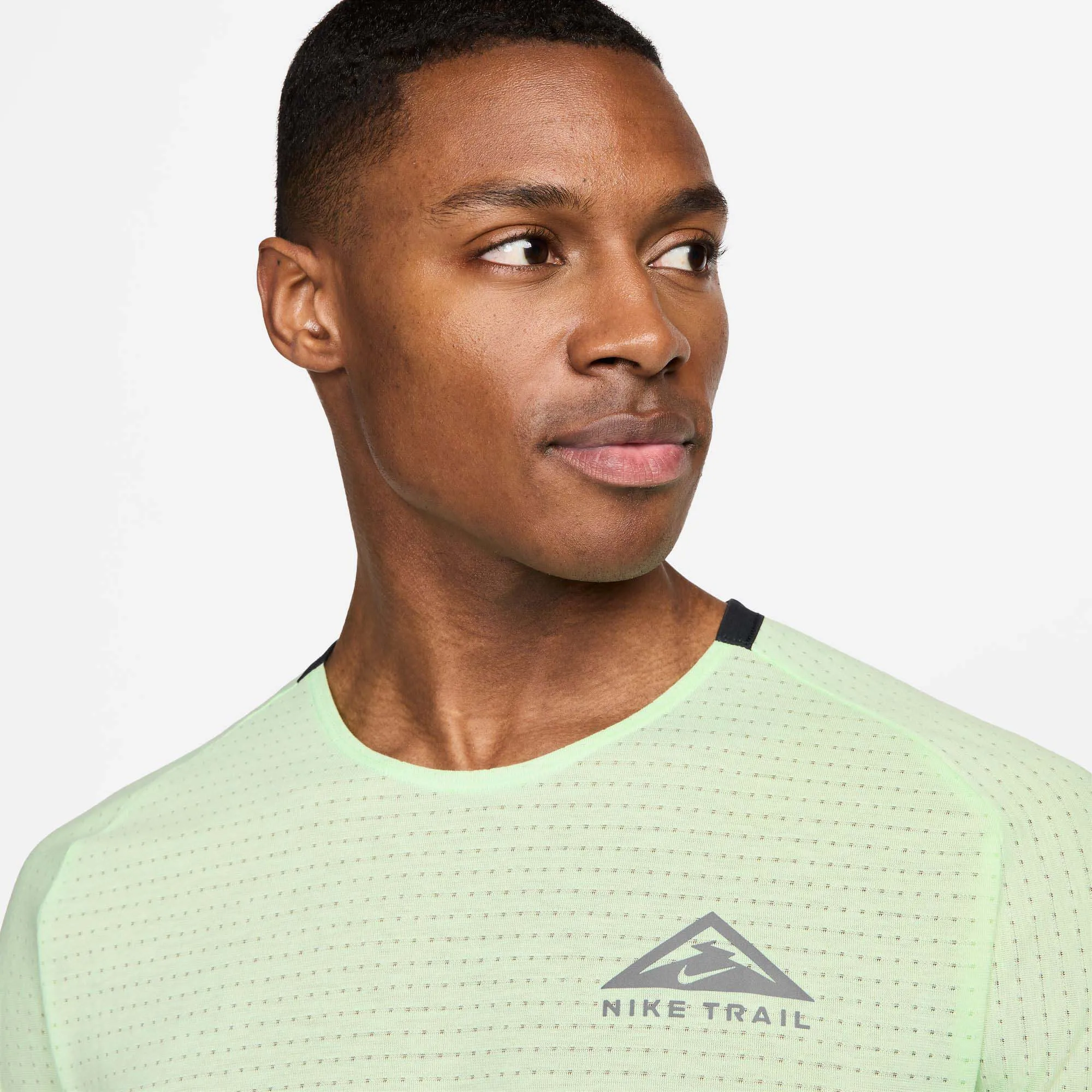 Nike | Men's Trail Solar Chase Dri-FIT Short-Sleeve Running Top - Vapor Green