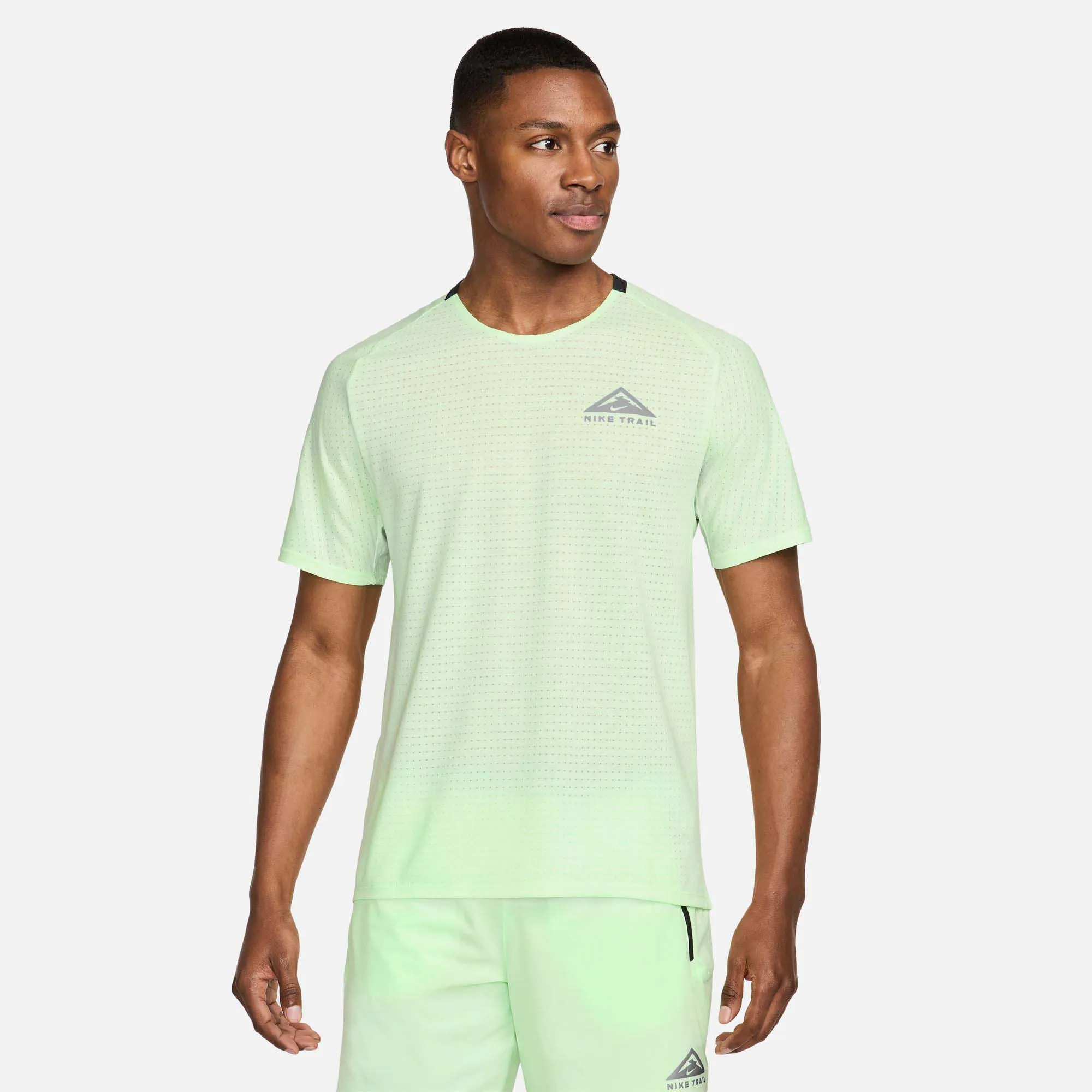 Nike | Men's Trail Solar Chase Dri-FIT Short-Sleeve Running Top - Vapor Green