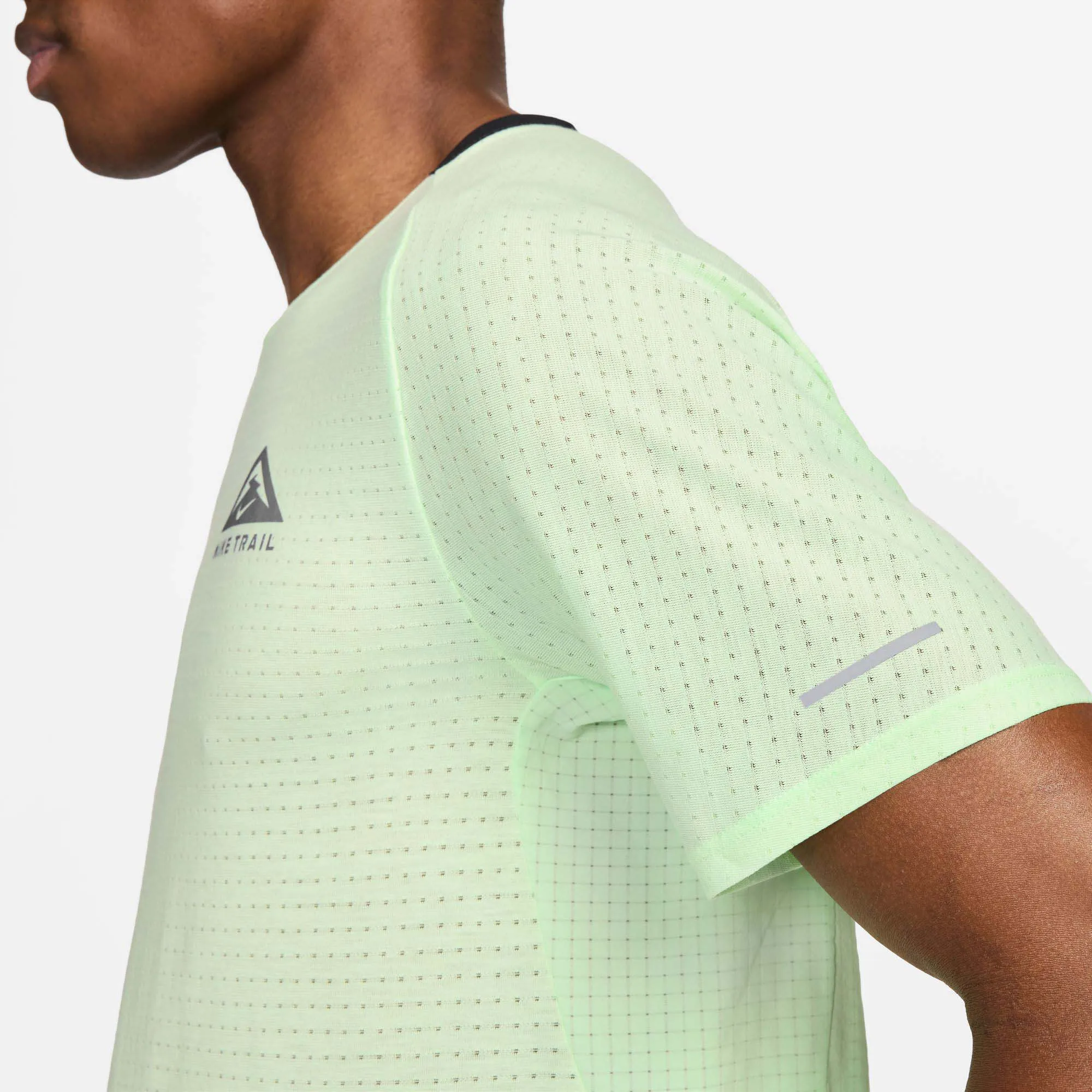 Nike | Men's Trail Solar Chase Dri-FIT Short-Sleeve Running Top - Vapor Green